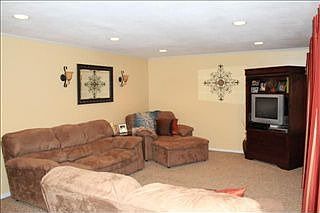 4th image of 605 Lincolnshire Ln