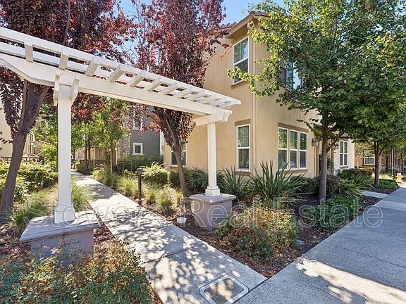 3rd image of 220 Caterina Way