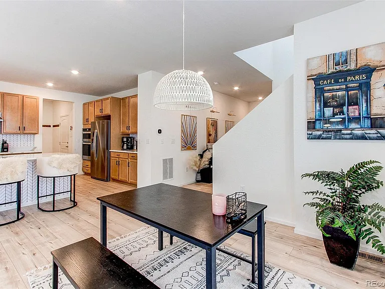 564 Felicity Loop — Photo 4