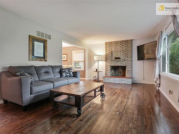 This oversized living room full of light welcomes you in