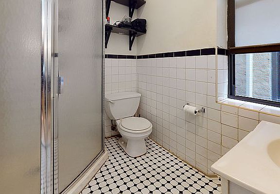 5th image of 121 E 97th St APT 34