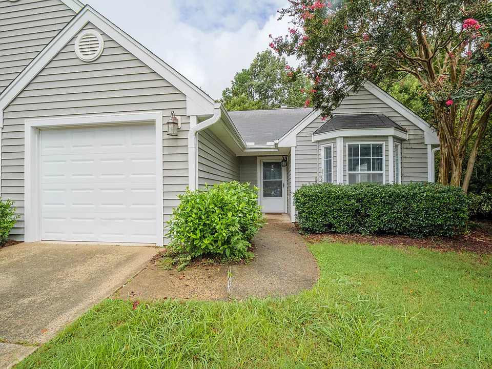 107 Duchess Ln