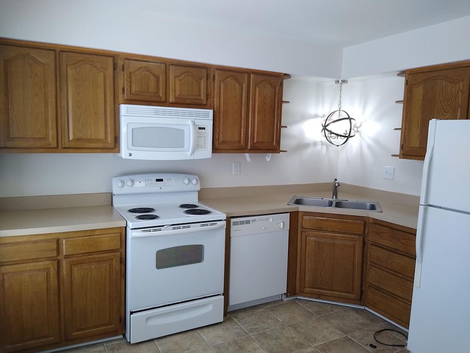 1st image of 24 Tolchester Ct
