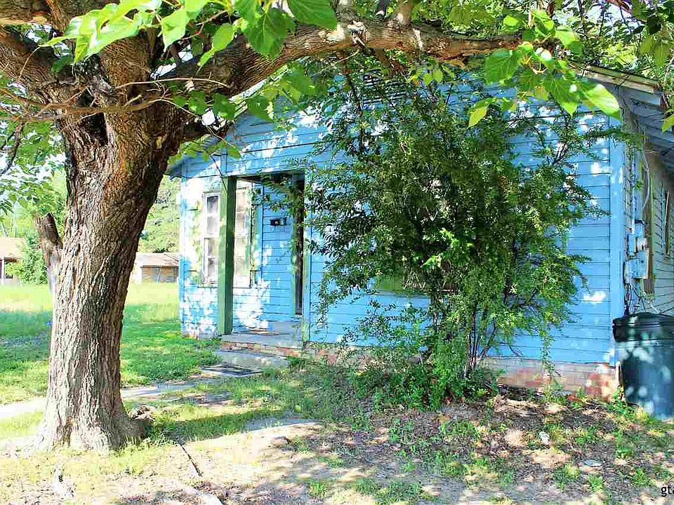2nd image of 104 Clayton Ave