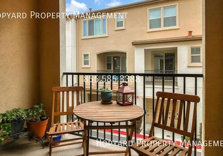 215 Siderno Ct — Photo 12