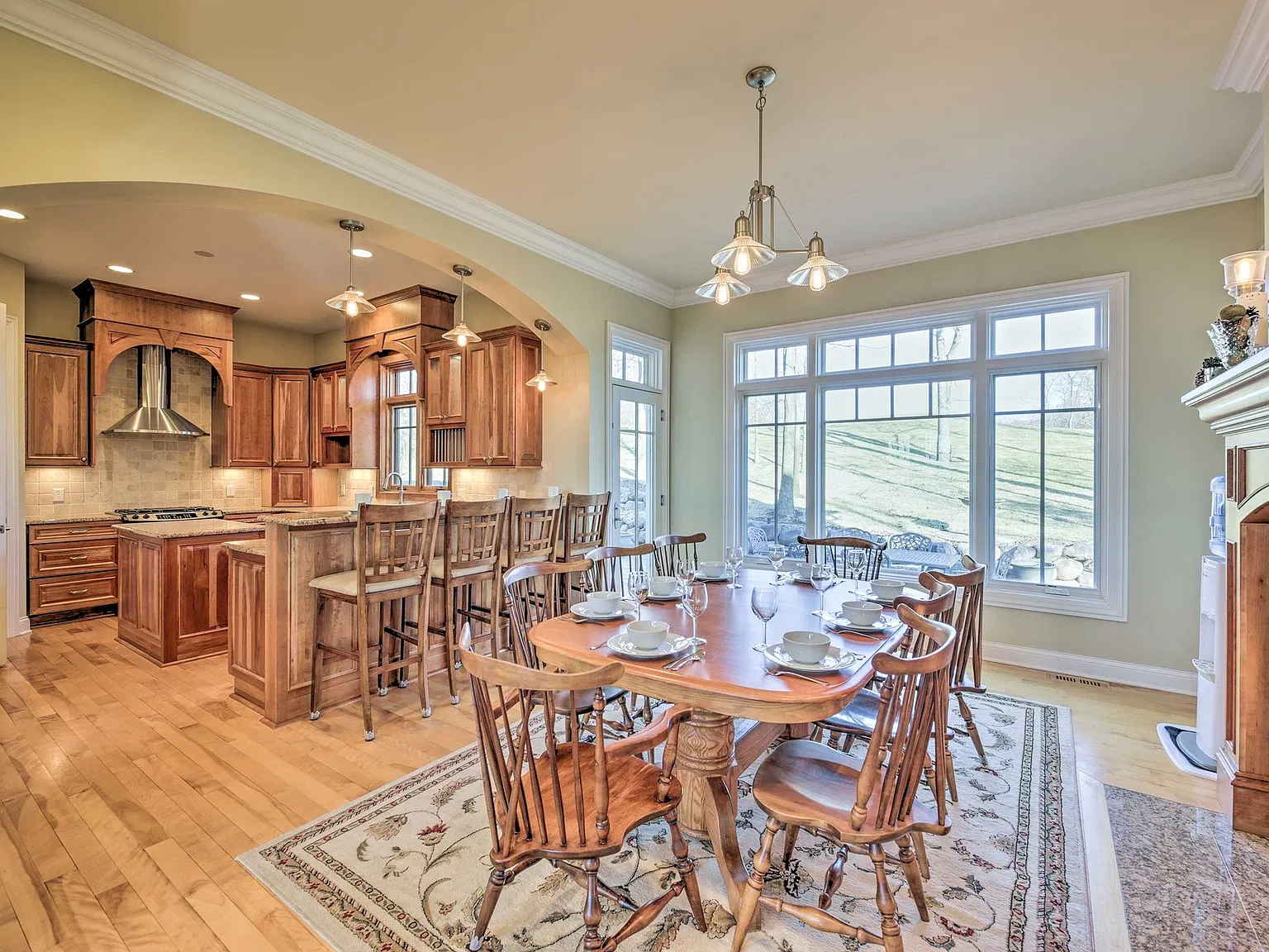 5 bed, 5000 sqft, $5,000 — Photo 4