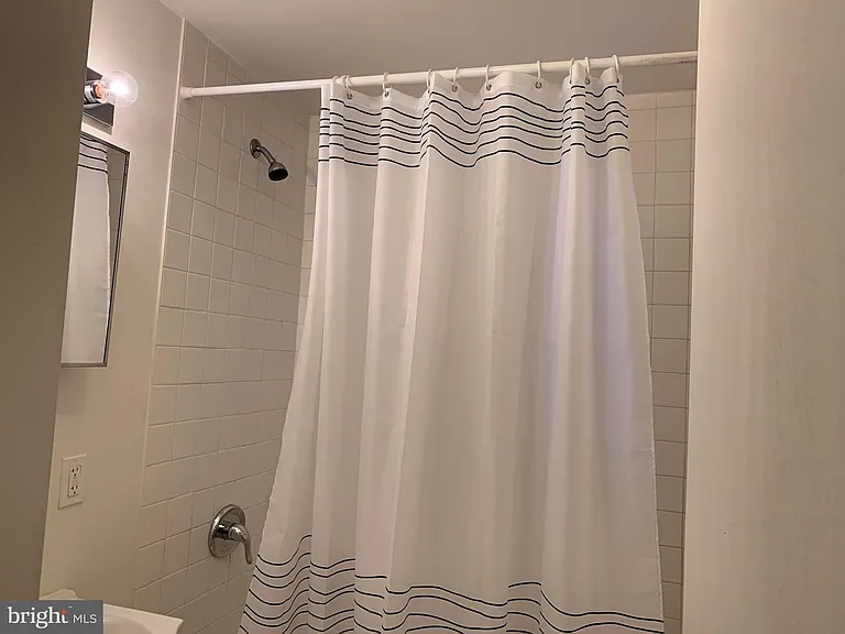 330 S Juniper St #2D — Photo 5
