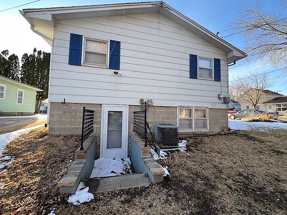 4th image of 304 Lincoln Dr NE