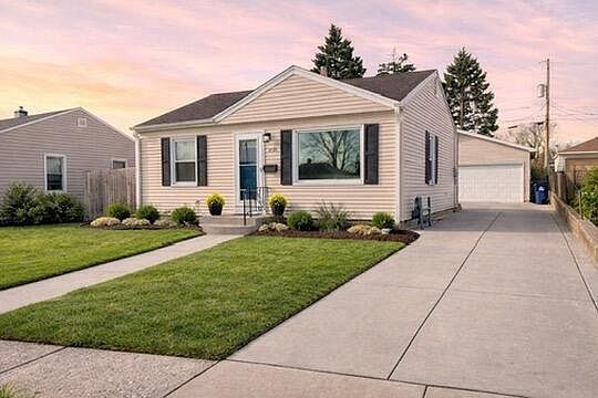 1st image of 2520 East Crescent STREET