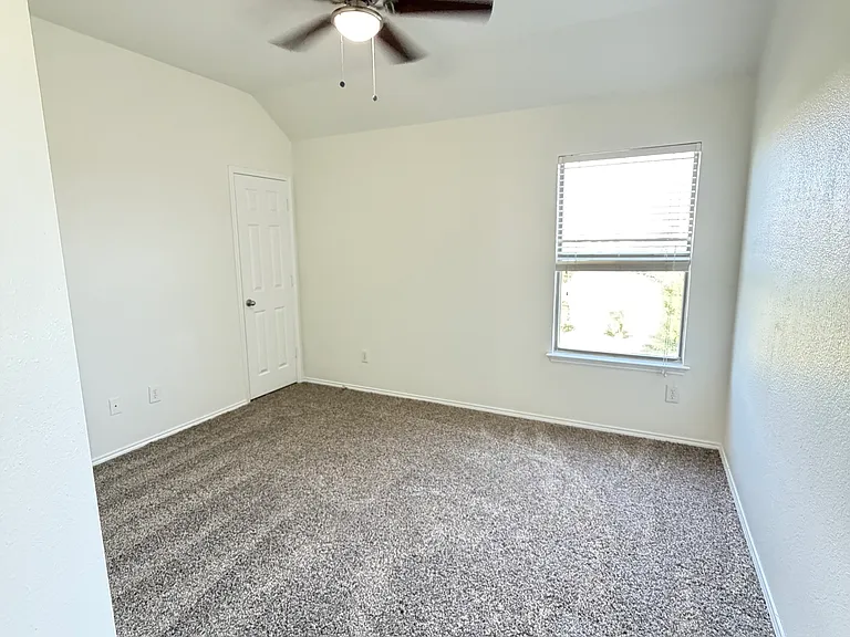 9004 Brook Hill Ln — Photo 10