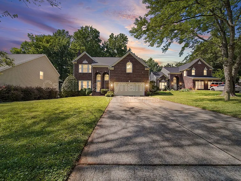 2812 Redfield Dr — Photo 1