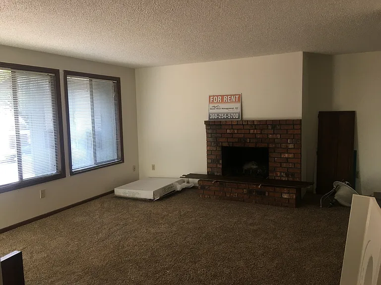 14306 NE 14th Cir — Photo 3