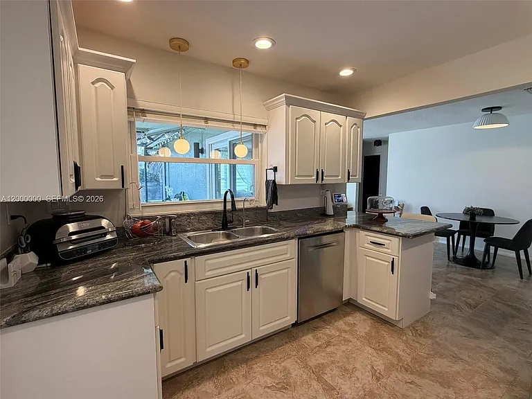 5704 SW 116th Ave — Photo 11