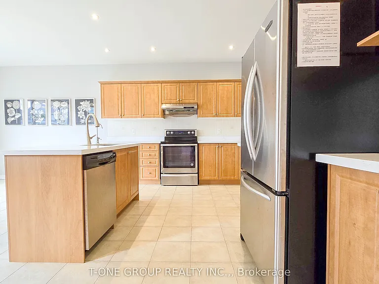 106 Castleglen Blvd — Photo 10