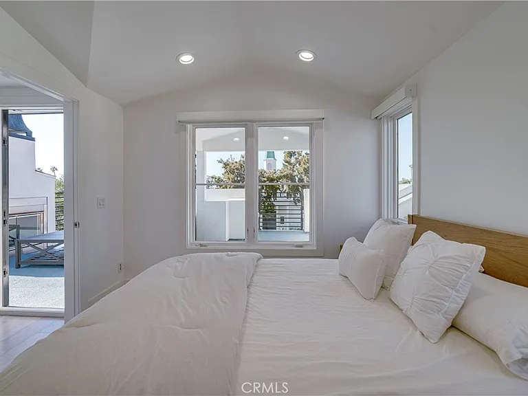 608 Heliotrope Ave — Photo 44