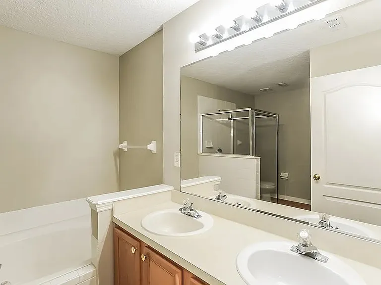 136 Dover Bluff Dr — Photo 4