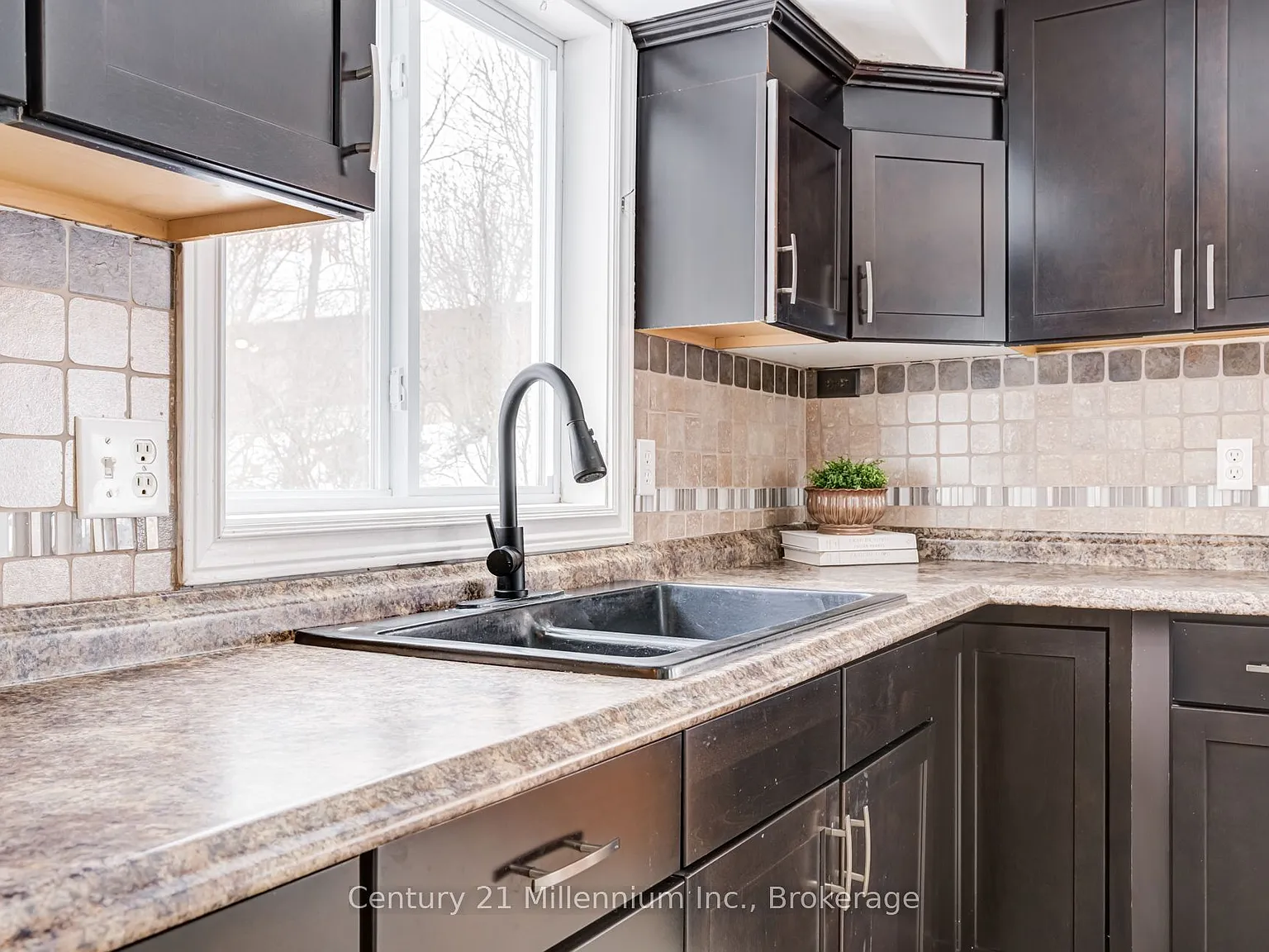 3 bed, $1,900 — Photo 4
