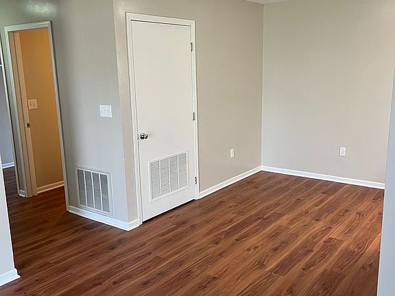 2nd image of 940 E 16th St #407