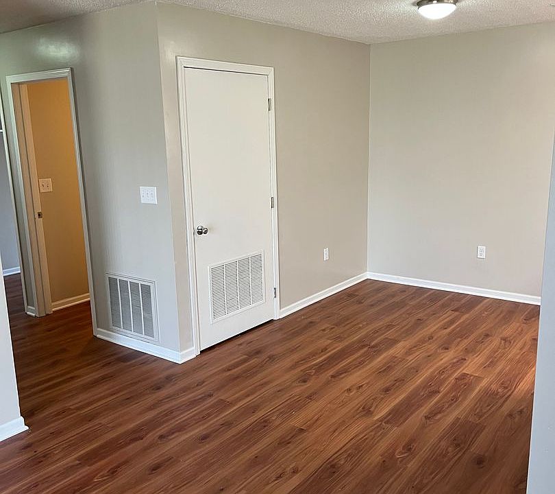 1st image of 940 E 16th St #407