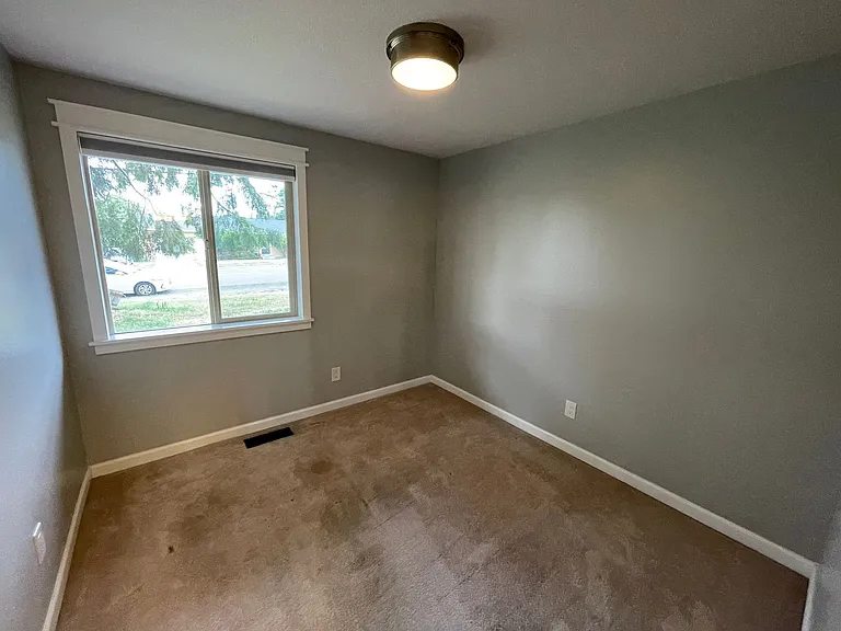 580 SW 3rd Ave — Photo 11