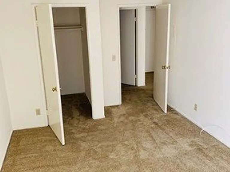 White Oak Apartments — Photo 13