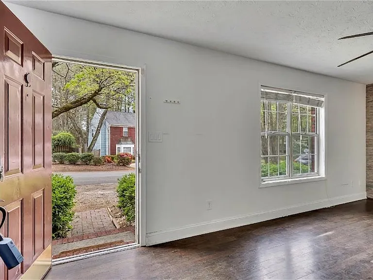 635 Anderson Walk — Photo 5