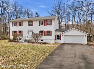 12 Devonshire Ln, Mount Pocono, PA