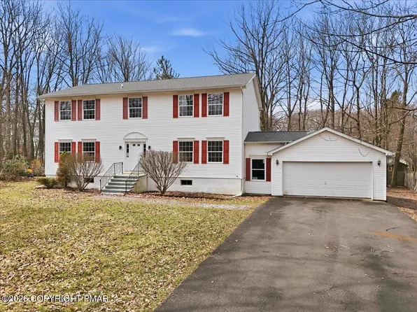 12 Devonshire Ln, Mount Pocono, PA 18344