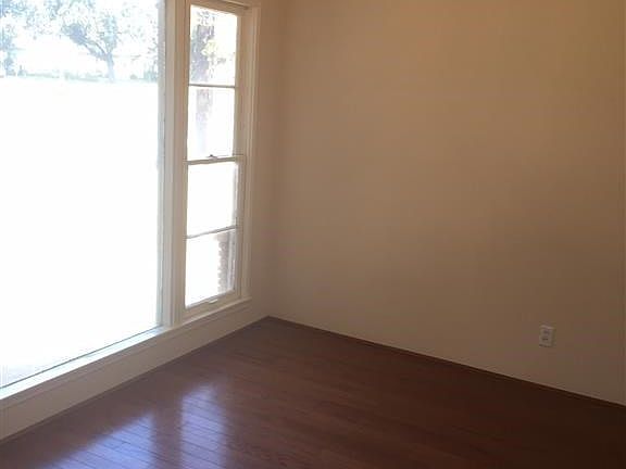 4th image of 2791 N Mountain View Ave