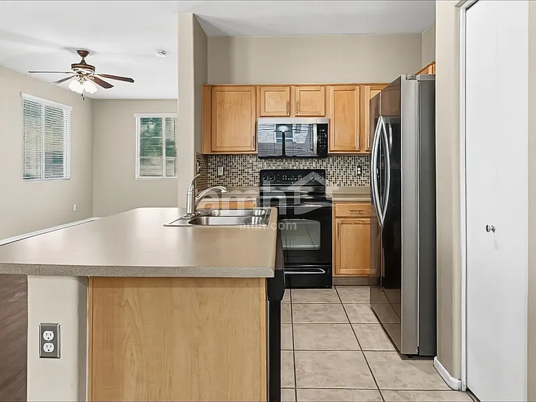 5332 W Jones Ave — Photo 5