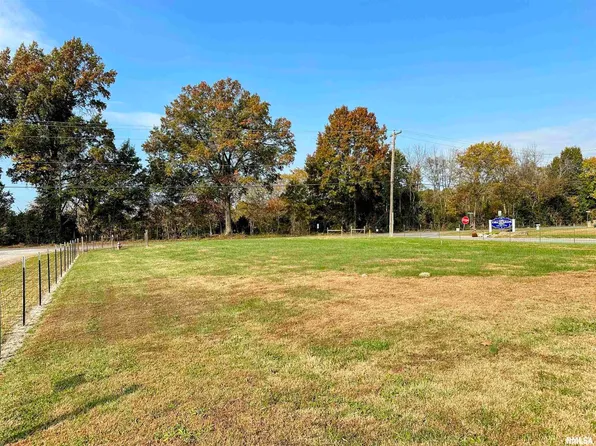 100/102 Townhouse Dr, Carterville, IL 62918