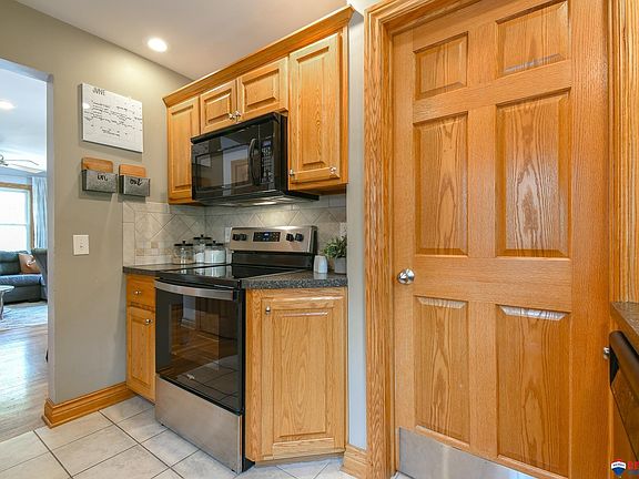4th image of 2766 S 34th St