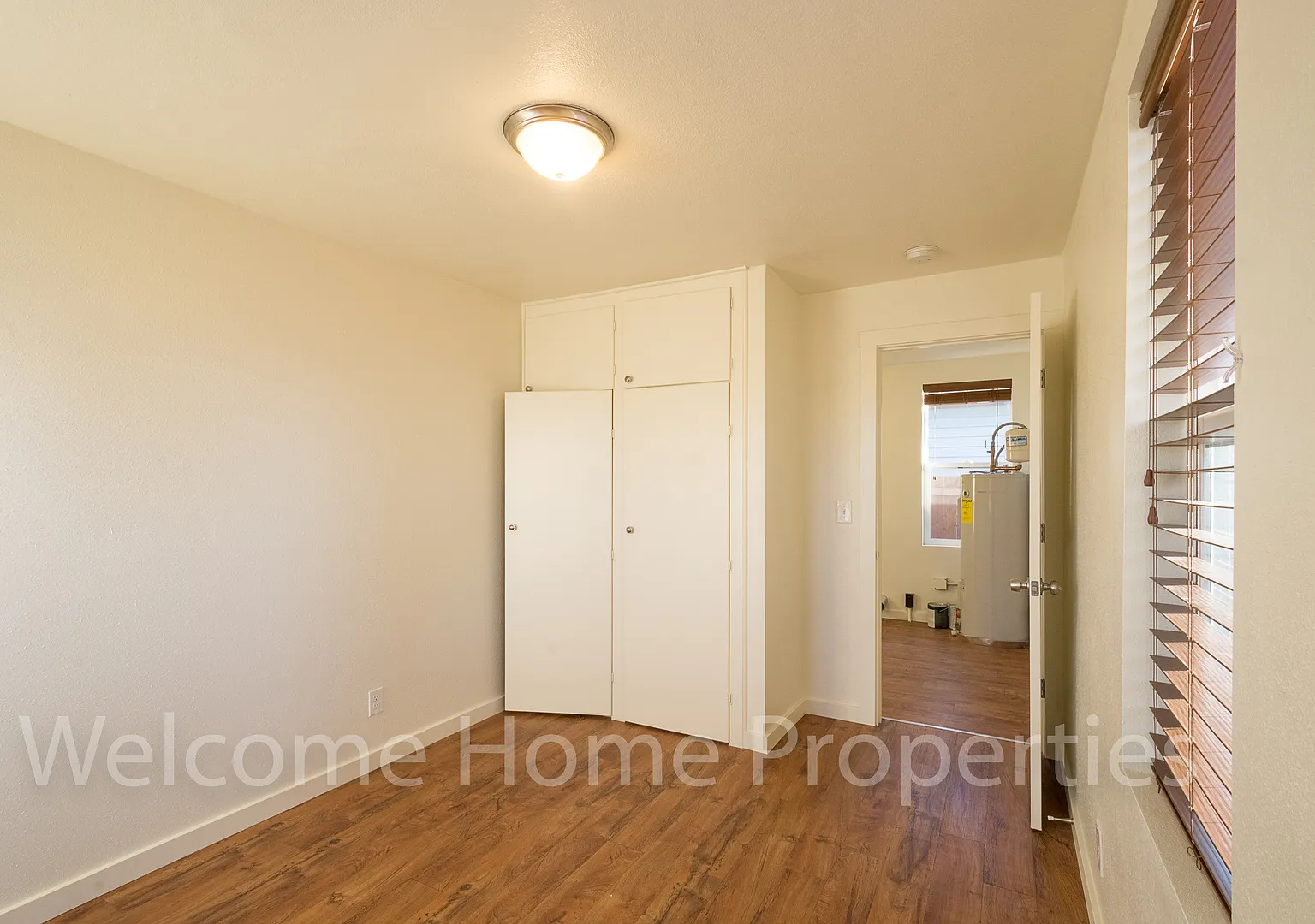 Small 2 Bedroom Home in Convenient Location — Photo 4