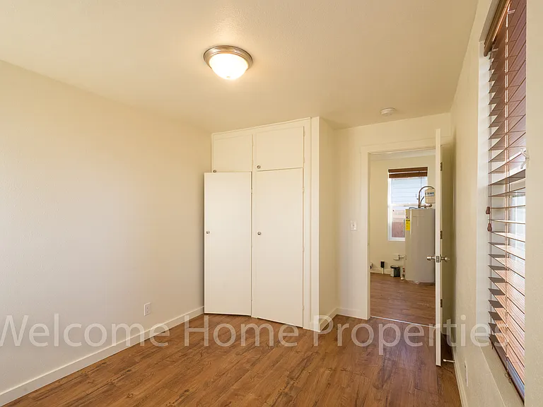 808 W Alder St — Photo 4