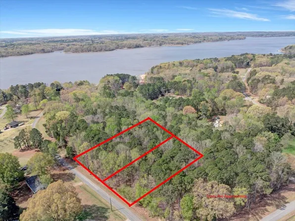 62 Wellington Dr, Clarksville, VA 23927