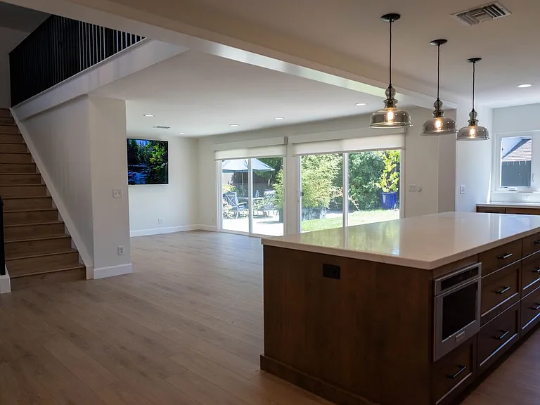 1552 Brentford Ave — Photo 9