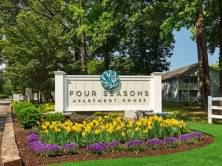 Four Seasons — Photo 38