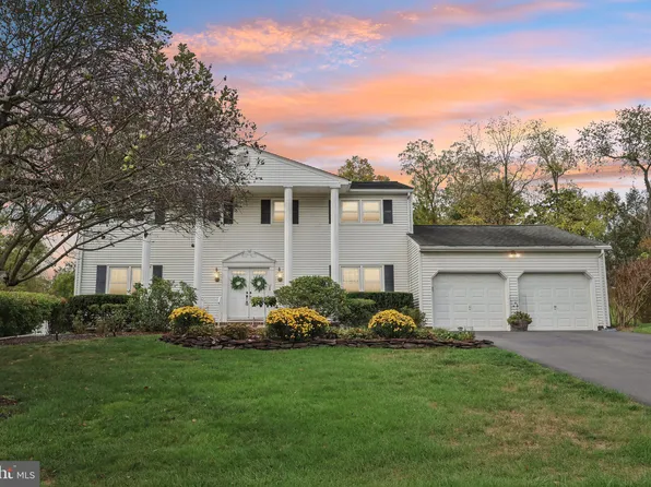 15 Tina Dr, Ewing, NJ 08560