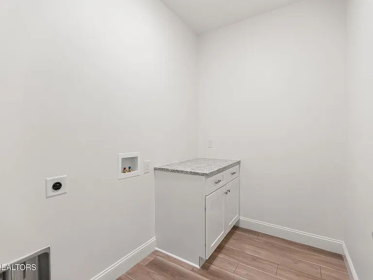 1402 Summer Meadow Dr — Photo 8