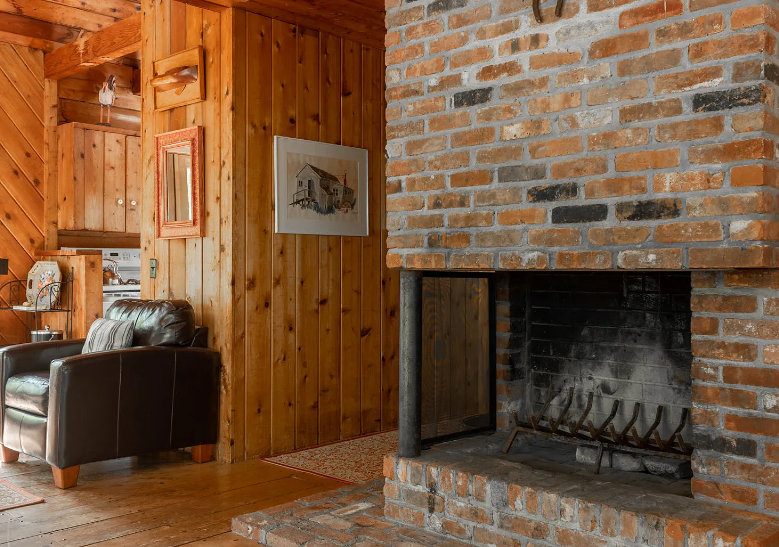 Open Floor Plan, Extensive Decking, Close to Gardiners Bay Beach — Photo 4