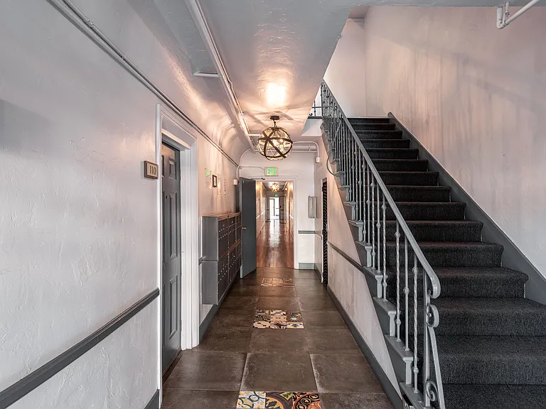 1256 W 29th St — Photo 9