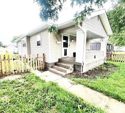 3rd image of 1601 E Bradbury Ave