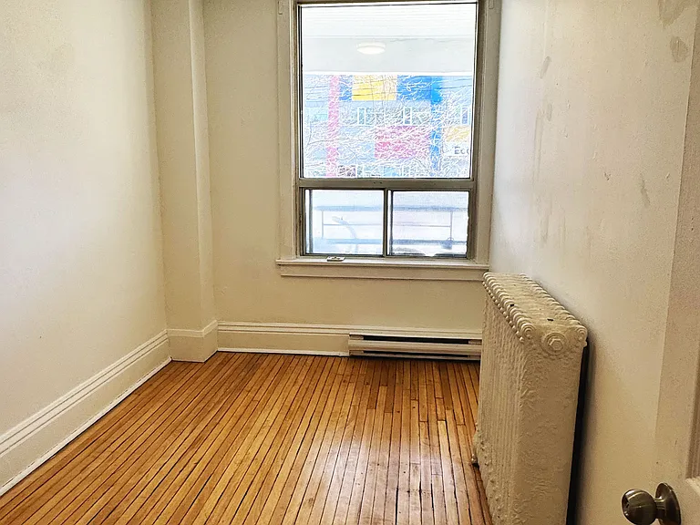 383 Lansdowne Ave #MAIN FLOOR — Photo 5