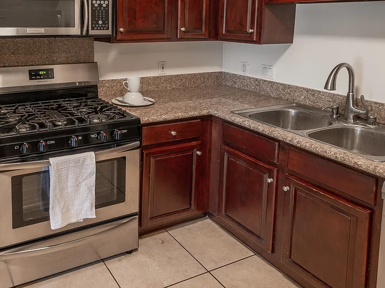 1731 Corinth Ave #201 — Photo 2