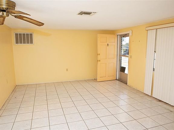 4th image of 5102 Manor Dr