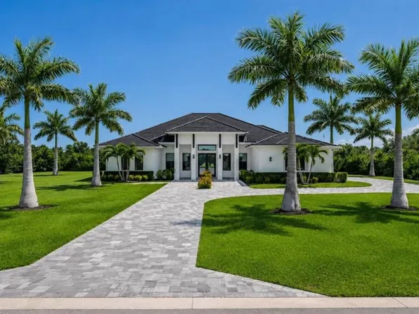9976 Winterview Dr, Naples, FL 34109