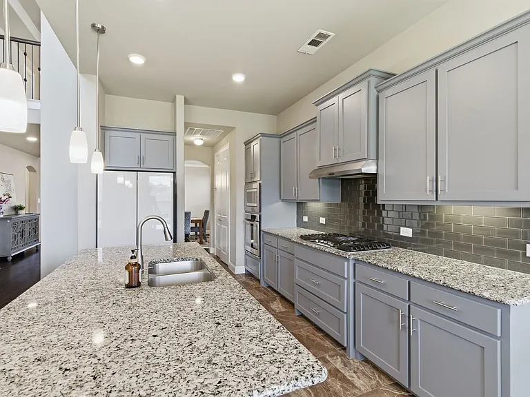 7452 Reverchon Dr — Photo 11