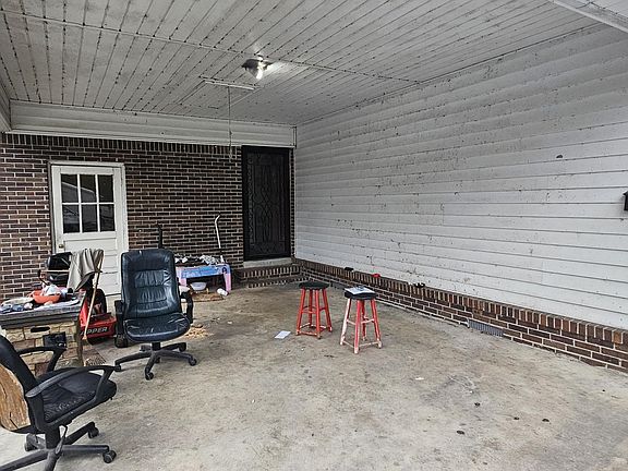 4th image of 805 Headden Dr