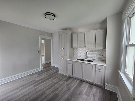4th image of 339 Ryerson Ave #2