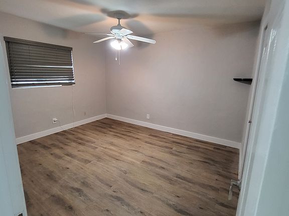 5th image of 1012 SE 15th St APT 10